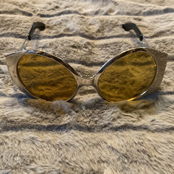 Vintage gold metal round sunglasses approximate size 62-15 $25 - Picture 9 of 10
